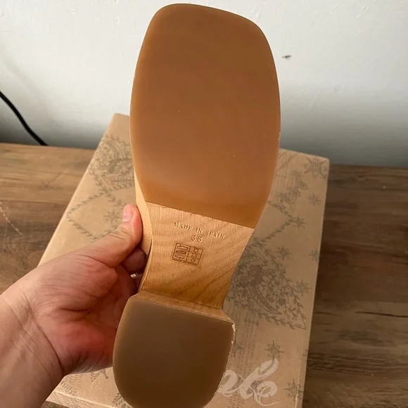NWT FREE PEOPLE Mallory Leather Mule Clogs | Natural MSRP $198 Size 38EUR (8 US) - Picture 8 of 9